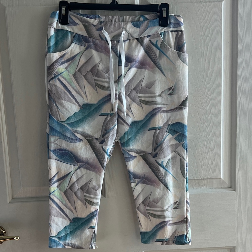 Tropical Patterned Capris